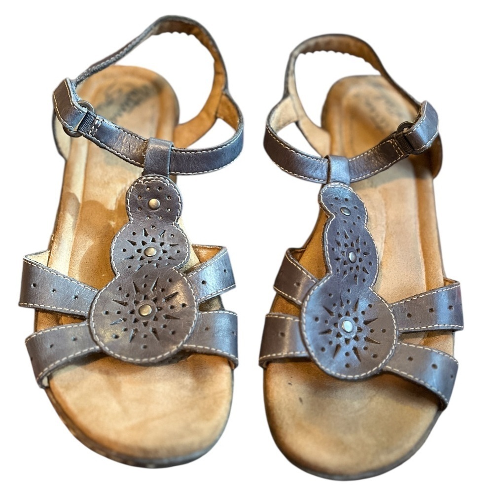 Natural Soul Silver Green Grey Floral Medallion Sandals